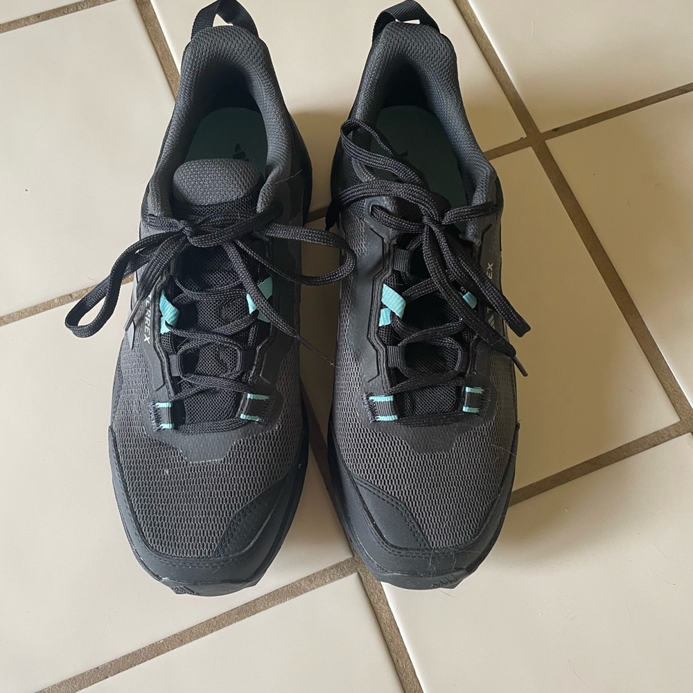 NWT Adidas Black Hiking Shoe with Teal detail size 9